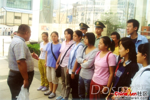 百度胖老师吧上海市公 安局轨道交通分局石宇玉老师求救 微信抖音快手百度**百科图片视频知道搜索上海胖老师 ...