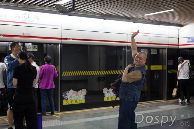 百度胖老师吧上海市公 安局轨道交通分局石宇玉老师求救 微信抖音快手百度**百科图片视频知道搜索上海胖老师 ...